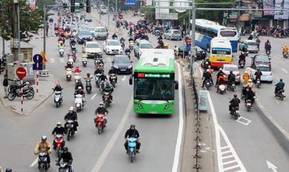 Mức phạt xe máy không đi bên phải theo chiều đi của mình